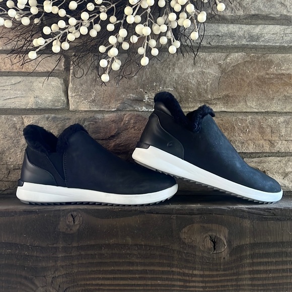 OluKai Shoes - Olukai women’s Malua Hulu Sheepskin/Leather Black Booties 8.5